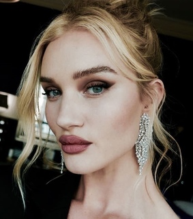 rosie huntington whiteley, vs angel and jewellery