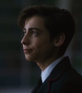 klaus hargreeves, number five and ben hargreeves