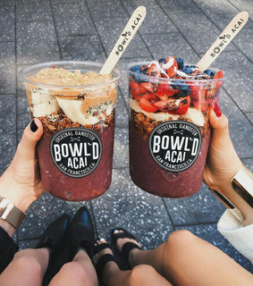 muesli, strawberries and blueberries