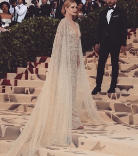 met gala 2018, met gala and rosie hw