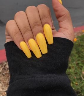 long acrylics, yellow nails and summer