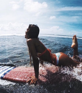 blogger, sea and waves