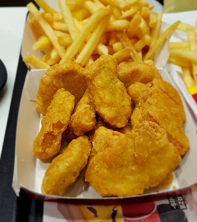 chicken nuggets, fries and nuggets