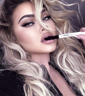 makeup, girl and moschino