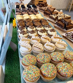 cupcake, hungry and bakery