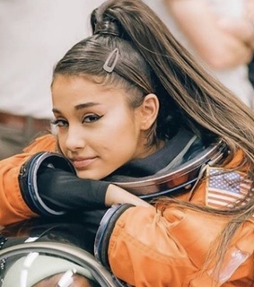 ariana grande layout and ariana grande