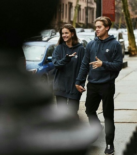 matching outfit, model and dylan sprouse