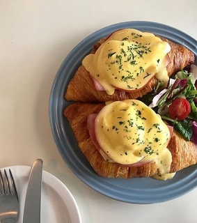 drinks, benedict and coffee shop