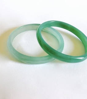 vintage jewelry, green bangles and modern style