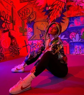 katya henry, selfie and style