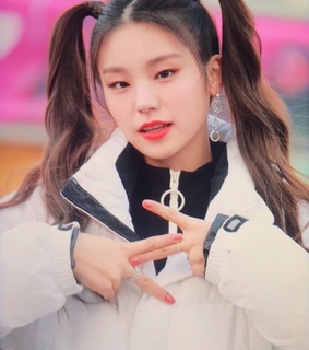 ryujin, yeji and kpop