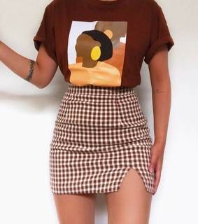 looks, tattoos and tshirt