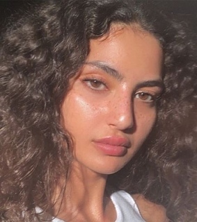 head, pretty and dewy