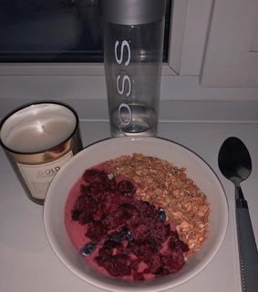 breakfast, berries and sport