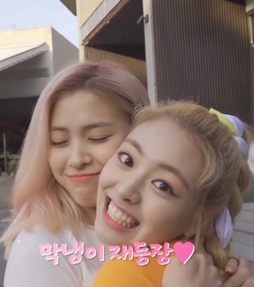 chaeryeong, yeji and lia