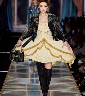 gigi hadid, 2020 and fashion show