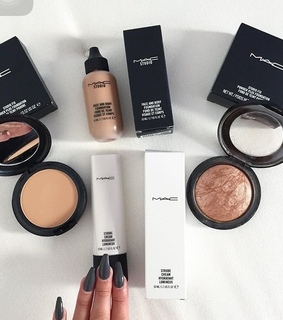 woman, mac and ideas