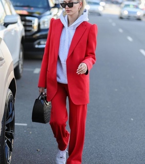 hailey baldwin bieber, hailey bieber and casual