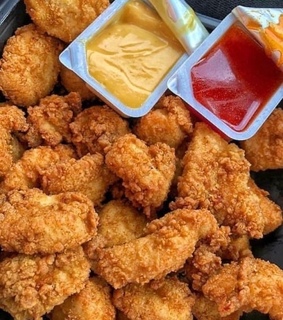 ketchup, food and chicken