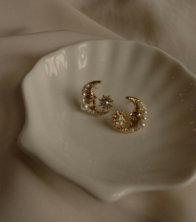 jewels, details and cute earrings