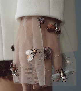 bees, fashion and runaway