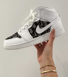 love bracelet, outfit and details