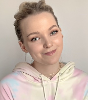 dove cameron, blonde and descendants 3