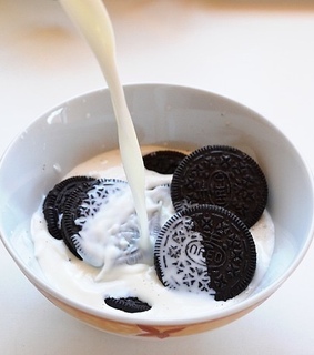 biscuits, foodporn and milk