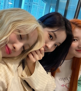 messy, kpop and dahyun