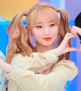 ggs, yeojin and loona 1 3