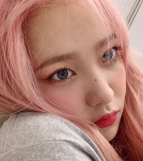 yerim, selfie and pink hair