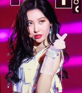 girls, kpop and previews