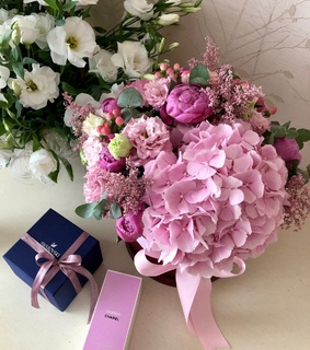 pink, bouquet and chanel