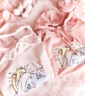 indie, 90’s and graphic tees