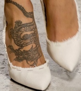 feet, tattooed girl and baddie