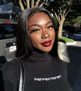 makeup look, turtleneck and green eyes