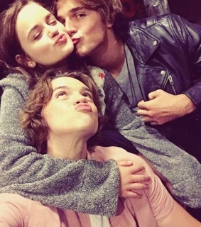 lee flynn, elle and noah and joel courtney