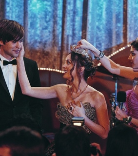 leighton meester, chace crawford and king and queen