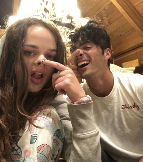 the kissing booth, joey king and elle evans