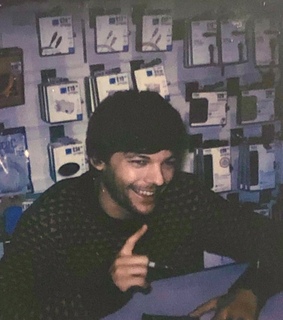 louis tomlinson, one direction and harry styles