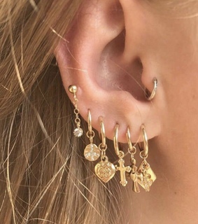 earring, ear and transversal