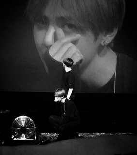 taekook selca, dark theme and vkook edit