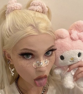 melody, pfp and delicate