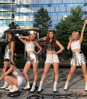 chaeryeong, yeji and julia