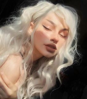 e-girl, white hair and dyed hair