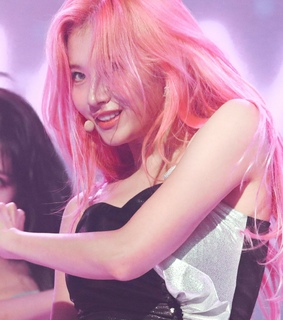 twice, minatozaki sana and pink hair