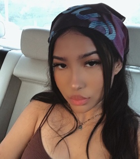 black hair, ig baddie and site model