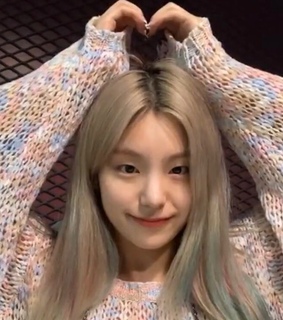 yeji lq, itzy and itzy lq