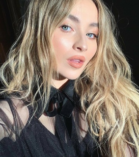 blonde girls, celebrity and sabrina carpenter icons