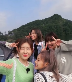 lq, yuna and chaeryeong